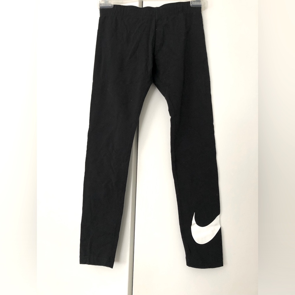 Nike yoga pants, very gently worn, black, size M